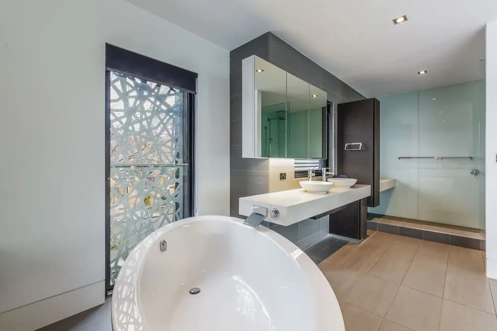 Luxury Designer Townhouse Parking - photo 10