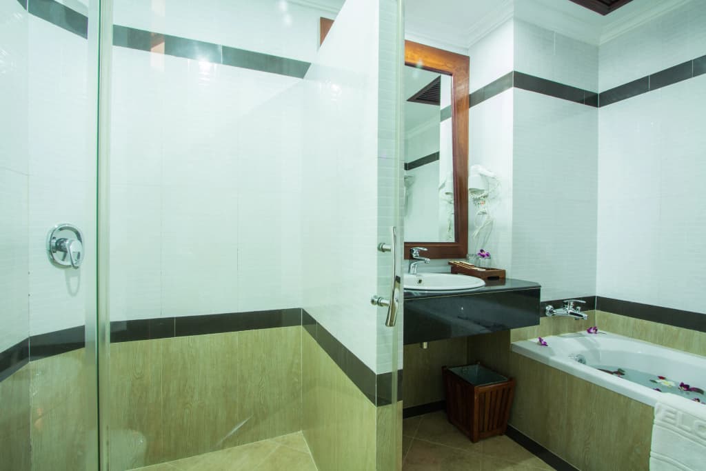 Royal Empire Hotel - photo 32