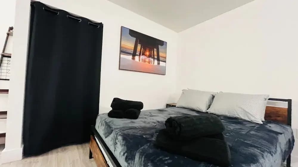 Upper East Side Renovated Studio Free Parking - photo 4