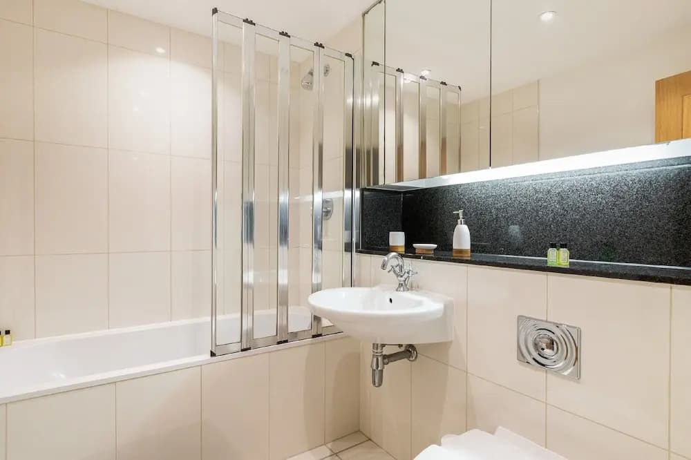 Vauxhall Riverside Private Apartments - photo 8