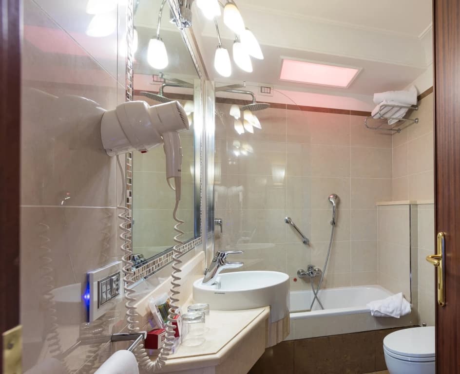 Hotel Cecil - photo 10