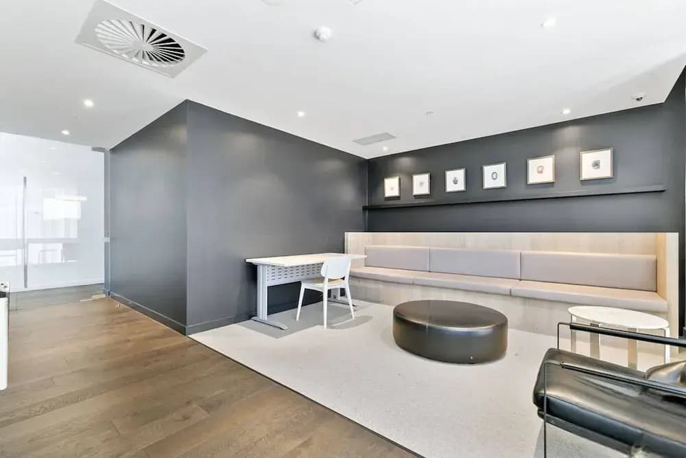 Collingwood Cool 2-bed, Balcony, Gym, Rooftop - photo 9