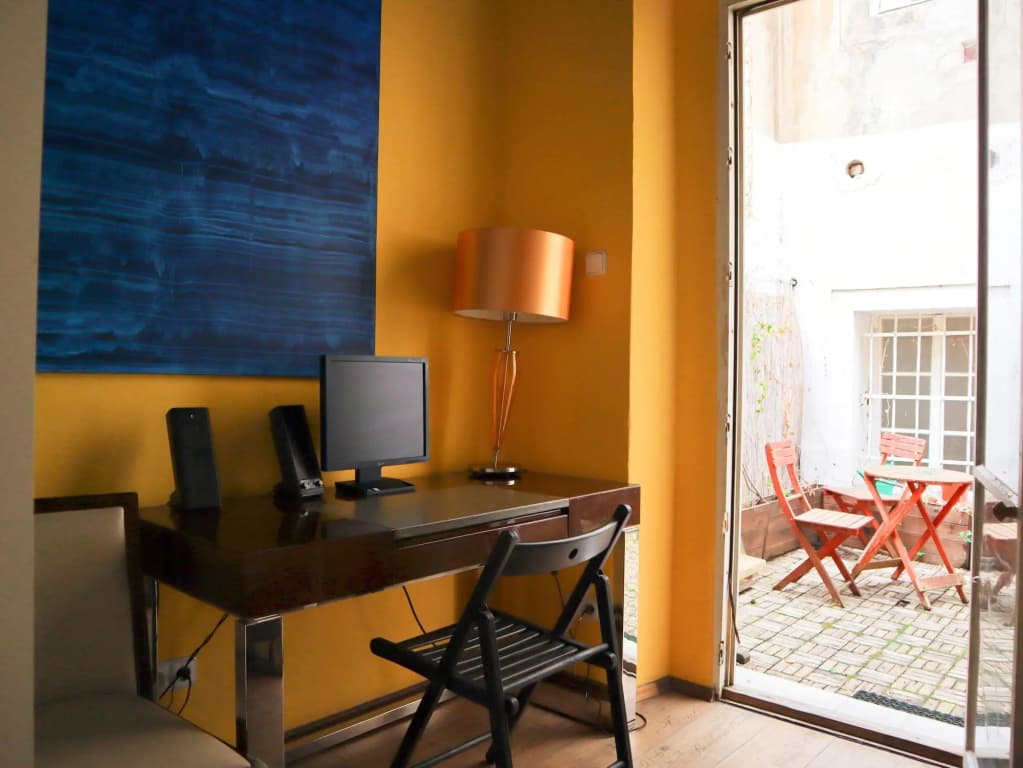 Charles Bridge Economic Hostel - photo 4