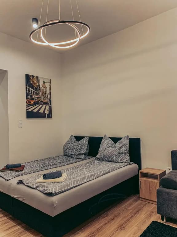 Heroes Square Apartment - photo 4