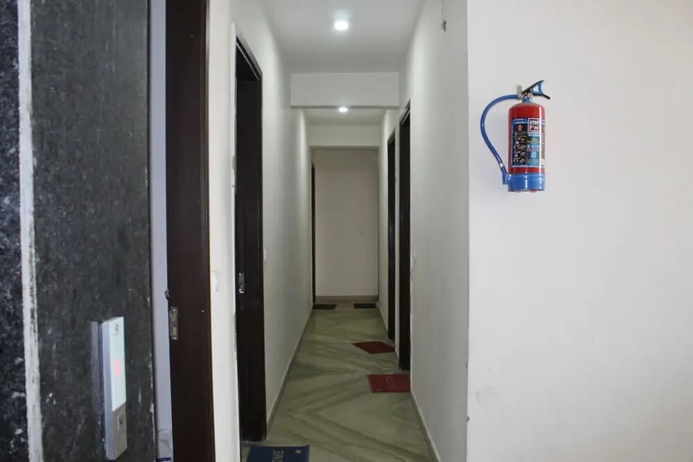 South Delhi Inn - photo 12