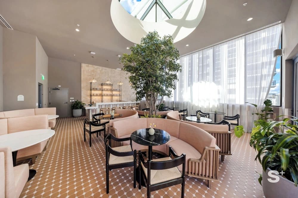 Modern Condo in DTW Miami - Gym & Pool - photo 32