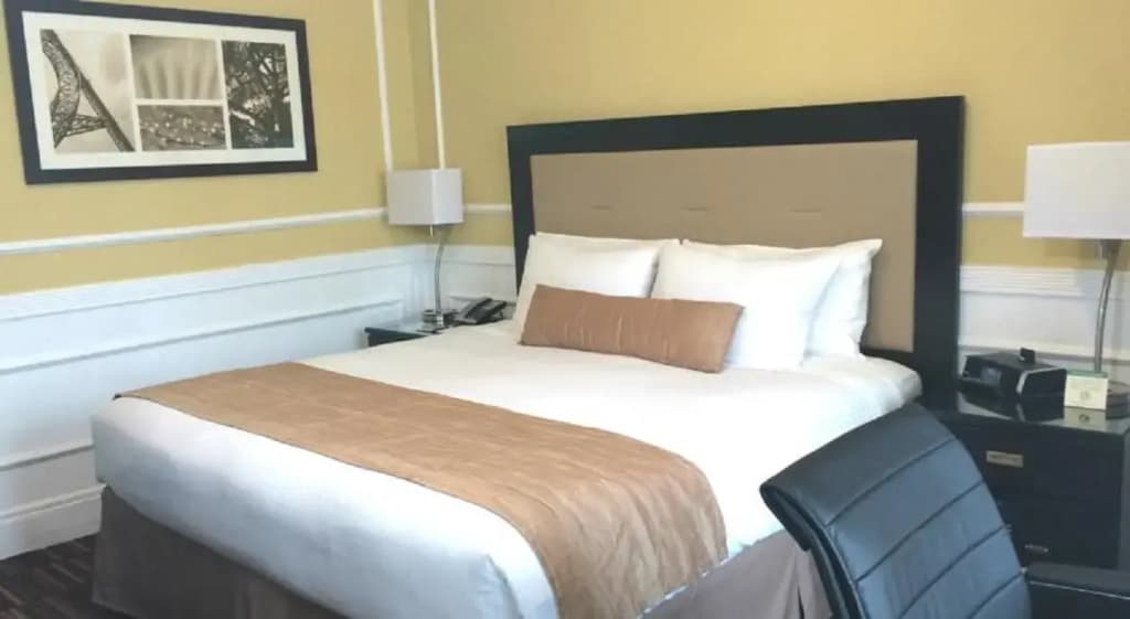 The Pickwick Hotel - photo 40