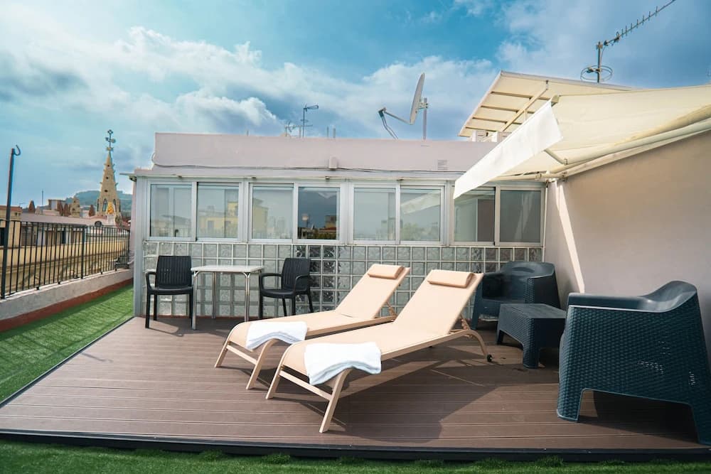 Ramblas Budget Apartments - photo 16