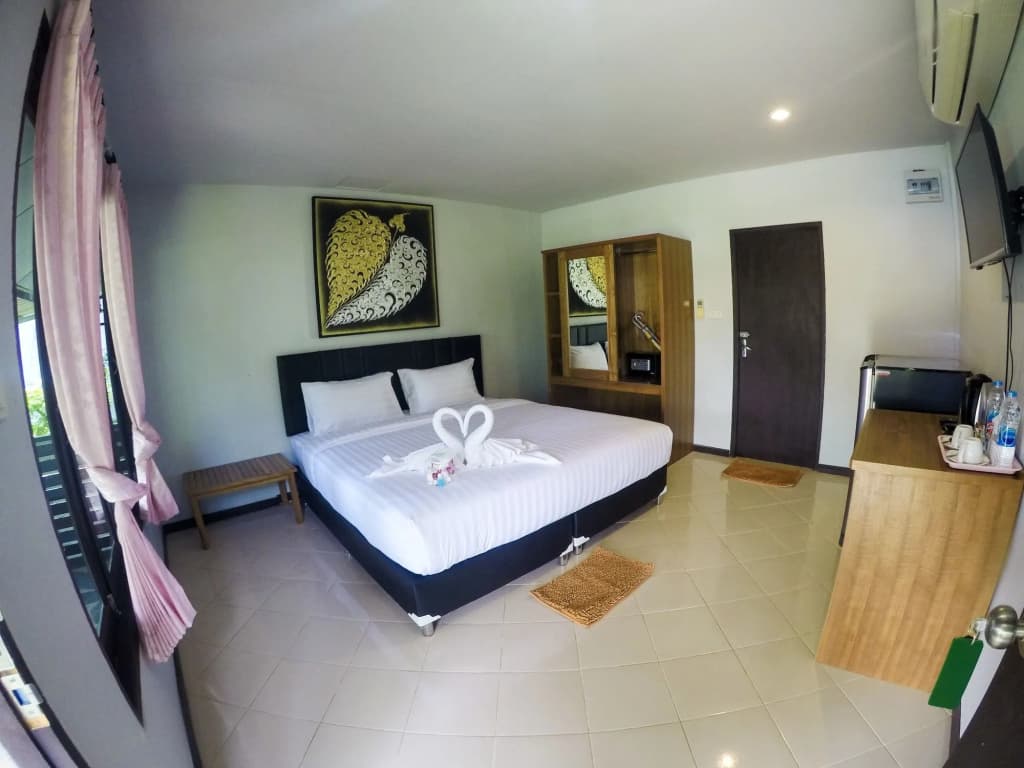 Lanta Mermaid Beachfront Resort - photo 2