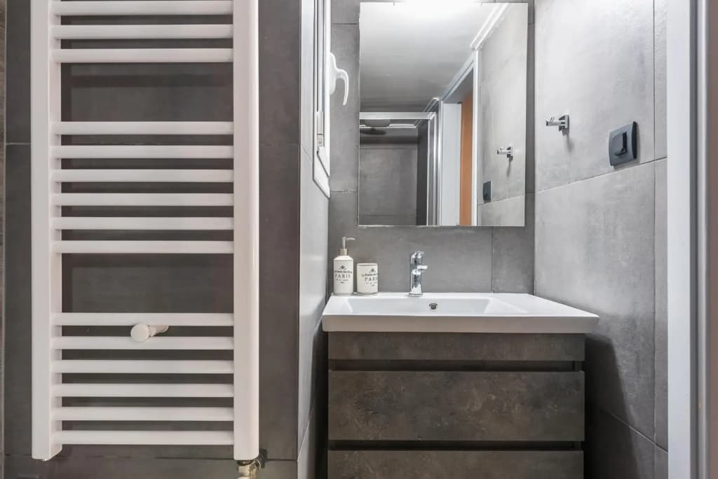 Modern apartment Downtown Athens - photo 9