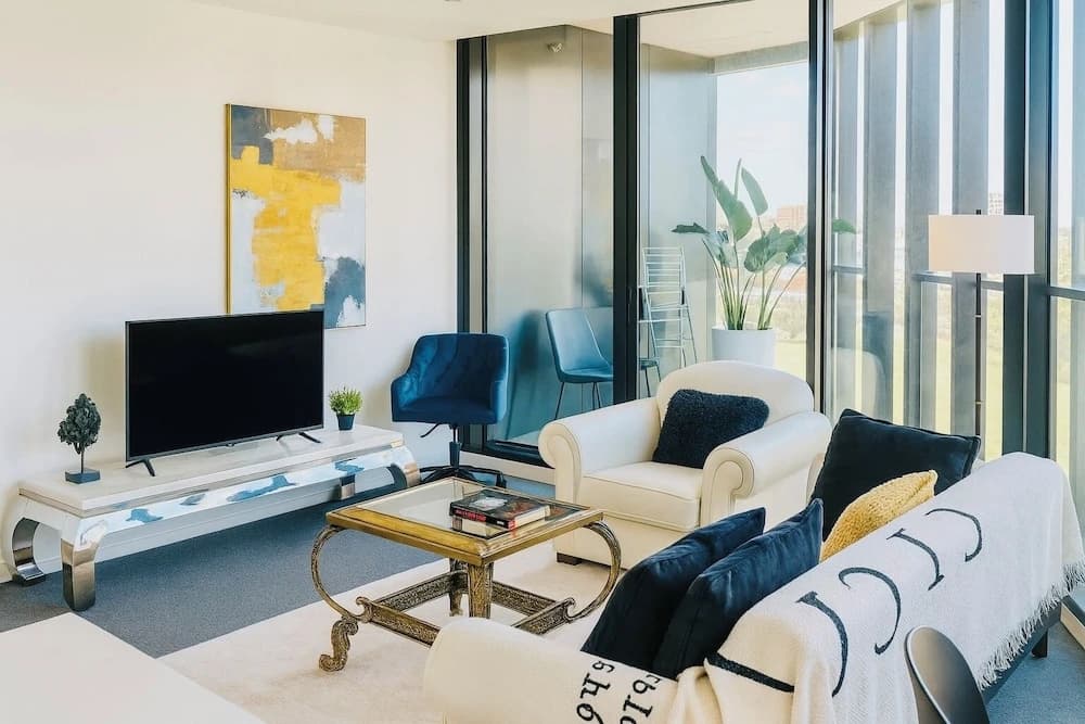 Stylish Edge Apartment Albert Park & Bay - photo 2