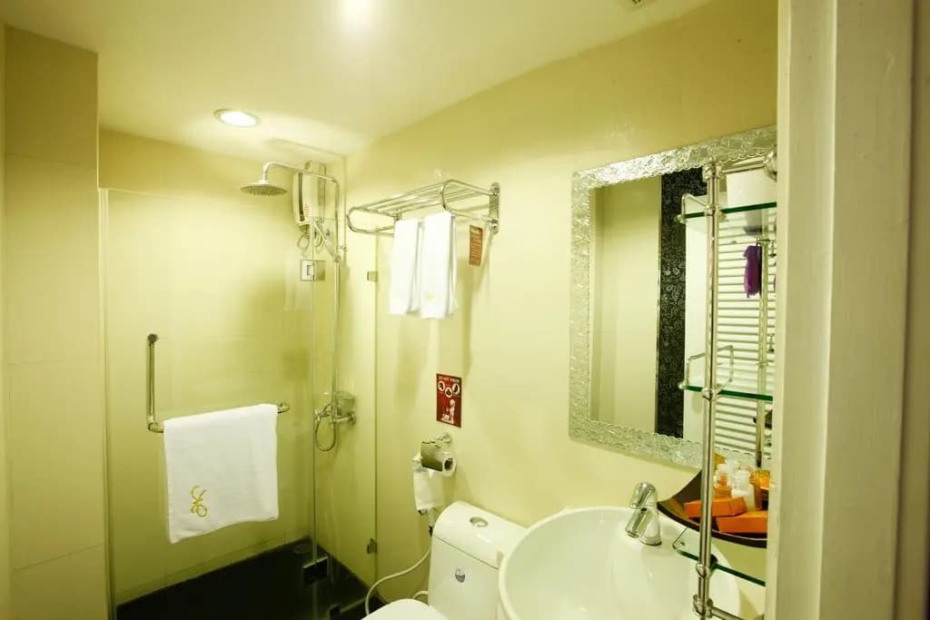 Mirth Sathorn Hotel - photo 8