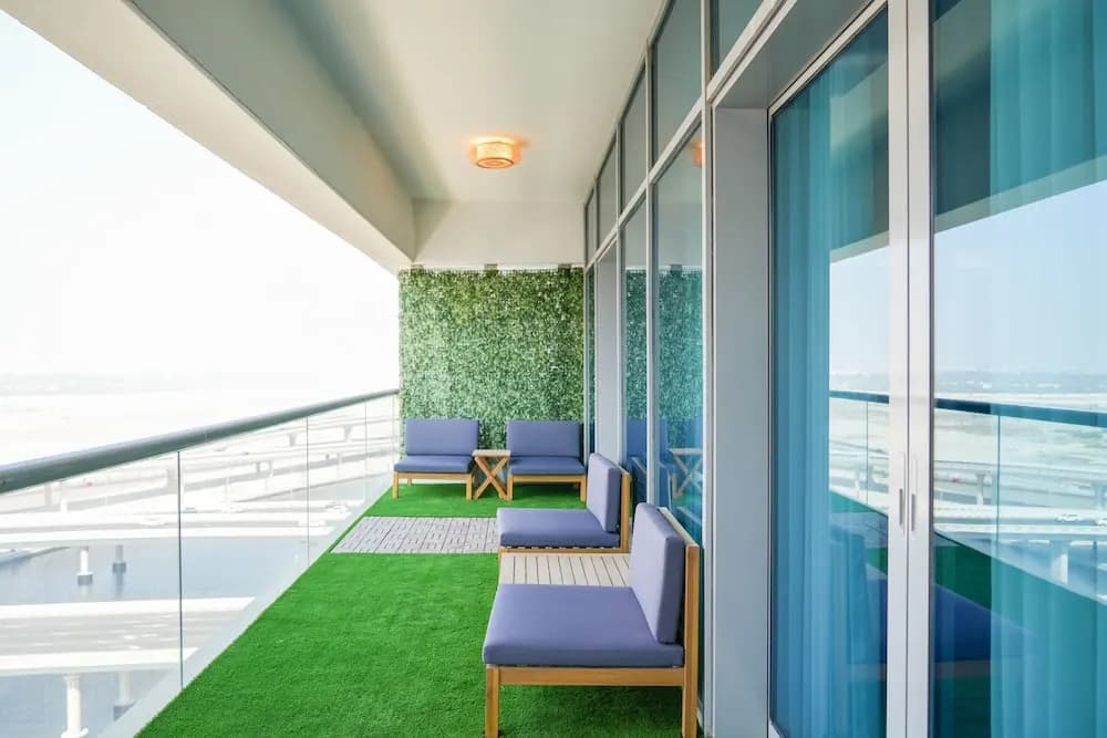Yogi-Luxury 1BR Apartment with Panoramic Views - photo 10