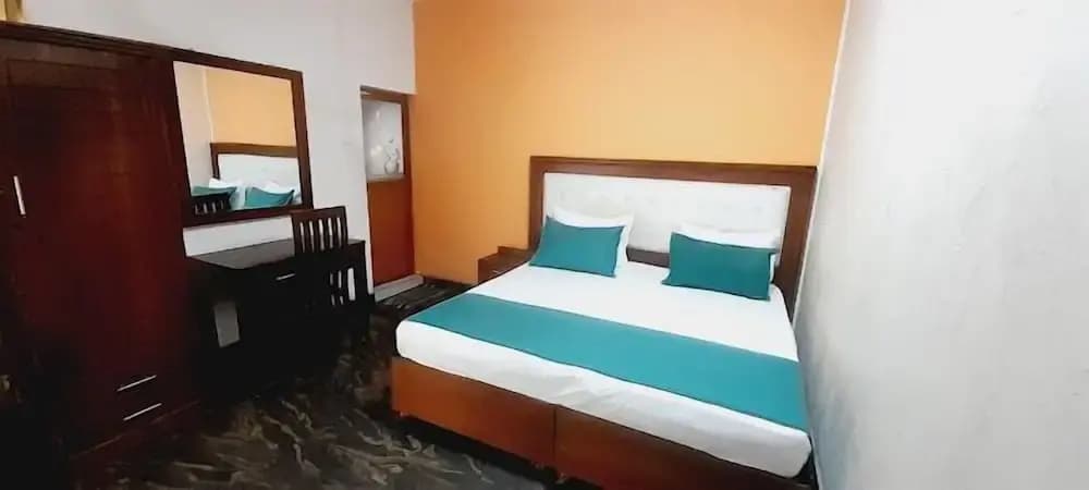 Metro Marine Drive Hotel - photo 5