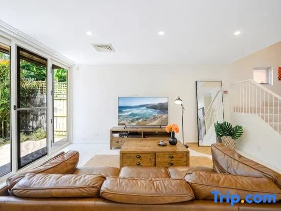 Charming Detached in North Sydney /3BR 3BA /Parking/Metro - photo 2