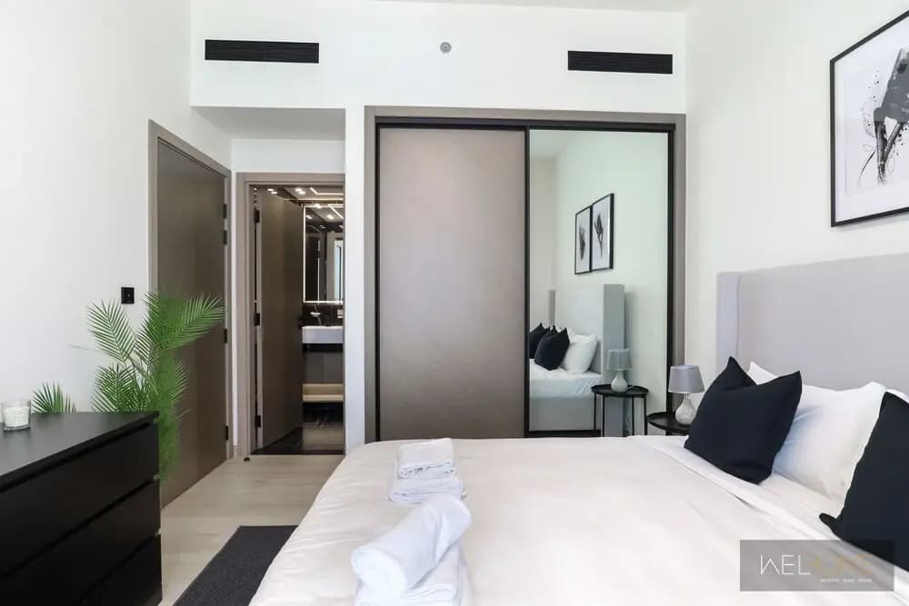 WelHome - Dubai Delight: Luxe Living 1BR at Binghatti Luna - photo 7