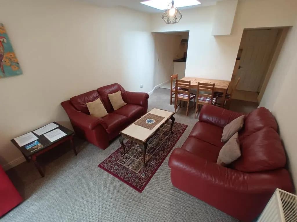 Central Modern Apartment with Free Parking And Private Garden - photo 7
