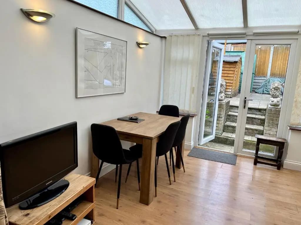 Edencourt Apartment - photo 2