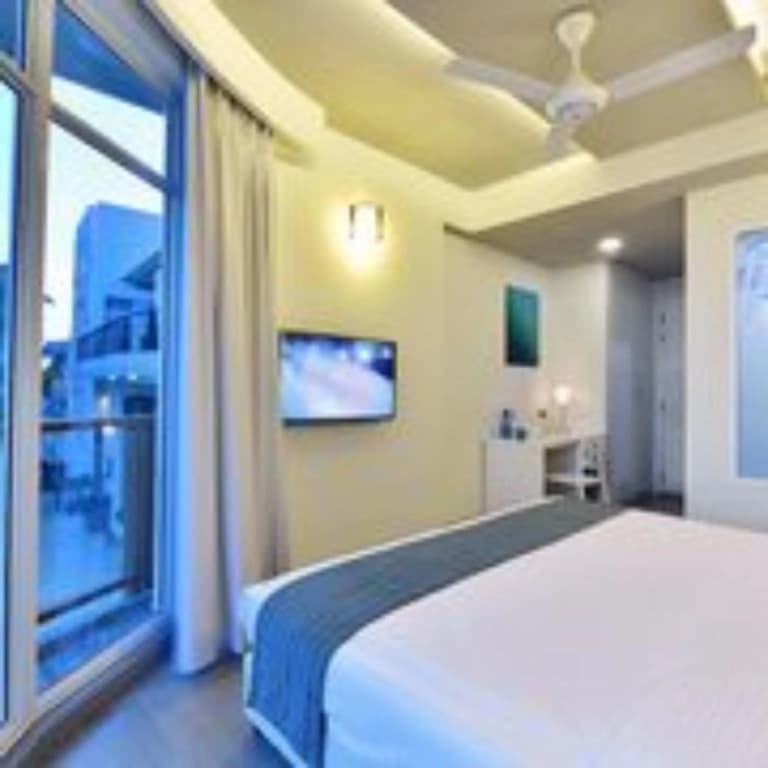Velana Beach Hotel Maldives - photo 10