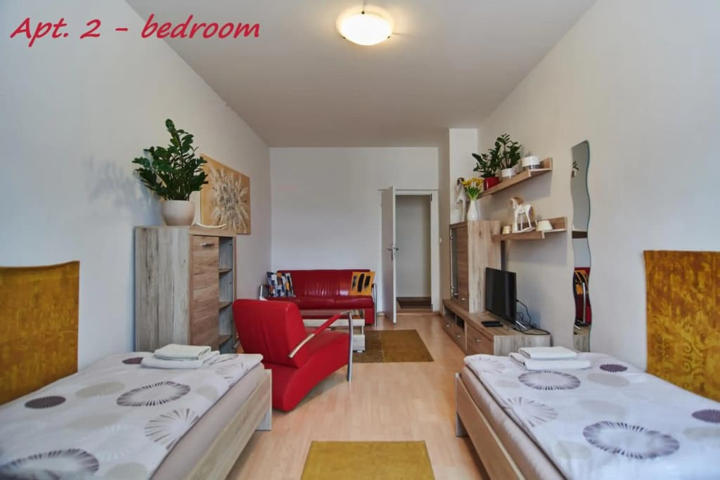 Cozy 2 bedroom Apt with Garden close to Prague Castle - photo 5