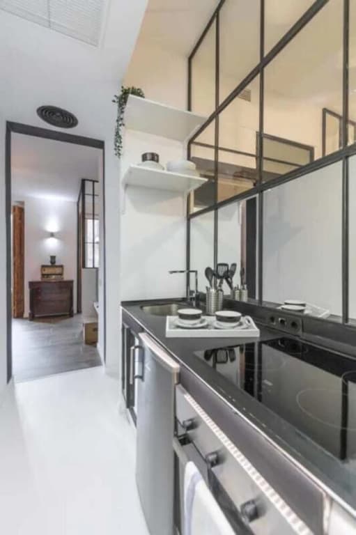 Bright & Compact One Bed Apartment in Malasaña - photo 14