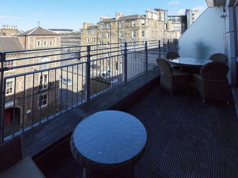 Luxurious Braemore City Centre Apartment - photo 10