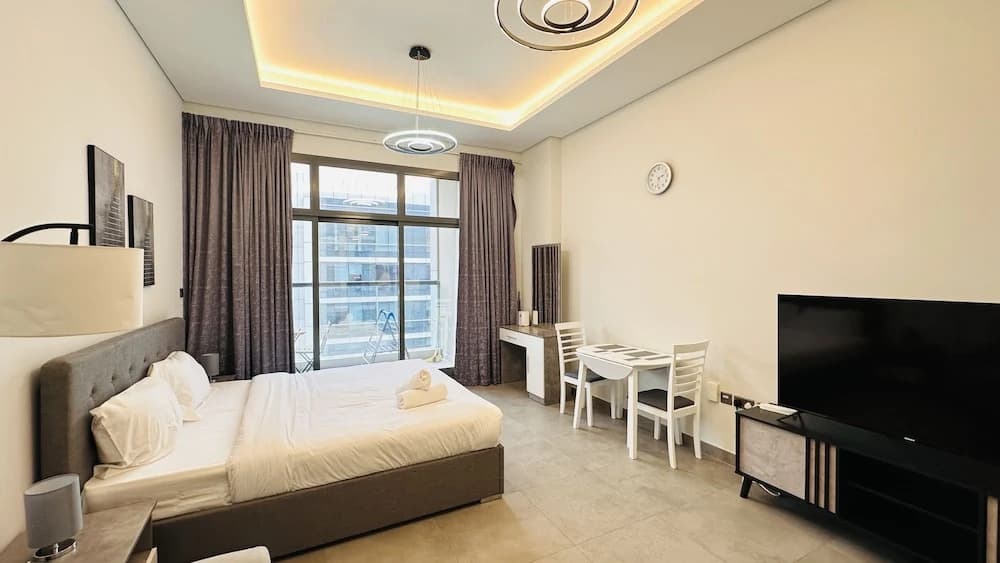 Spacious Studio Apartment Canal View Business Bay by Belvilla - photo 7