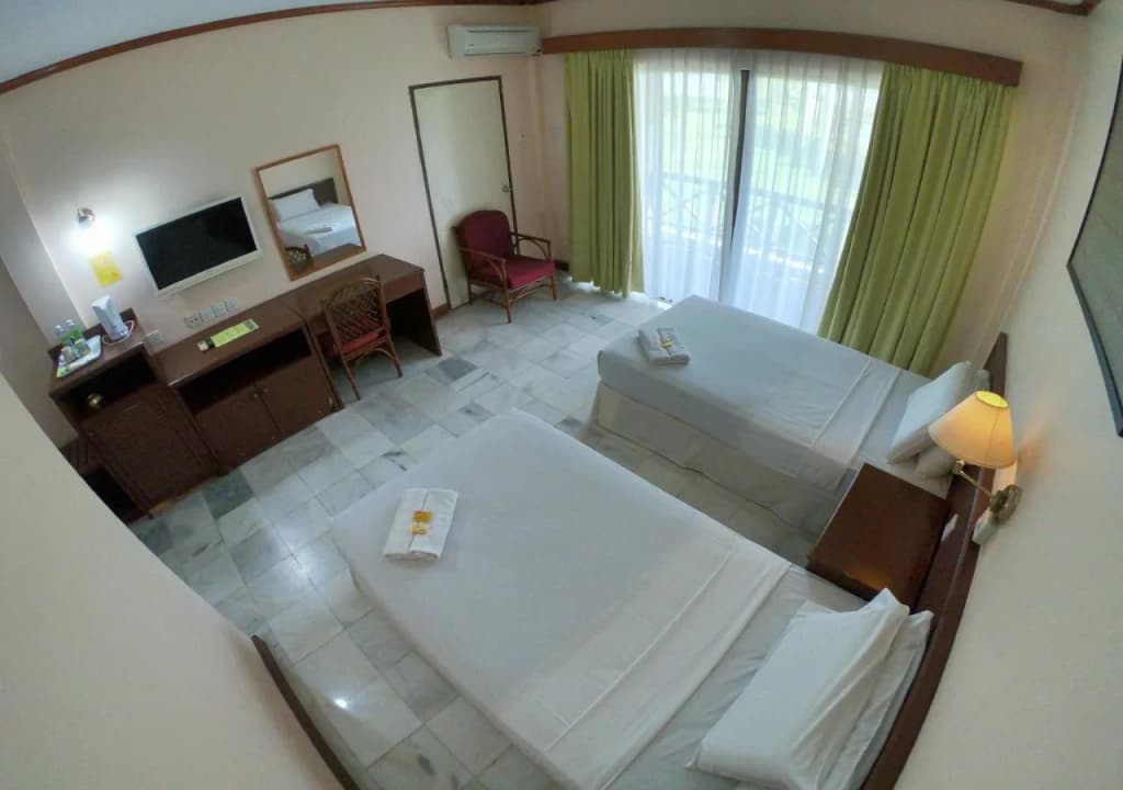 Borneo Paradise Beach Hotel - photo 1