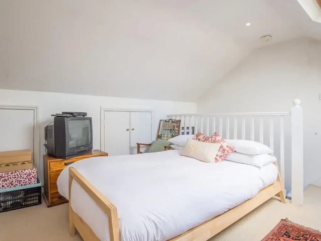 Veeve  3 Bed Family House On Esparto Street Wandsworth - photo 3