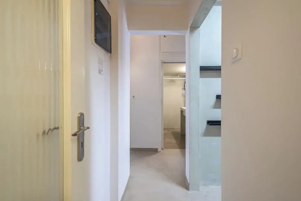 Stylish 2 Bd Urban Retreat Near Panormou - photo 12