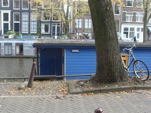 The Blue Houseboat - main photo