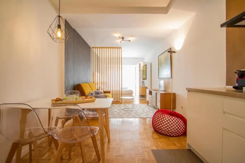 Urban District Apartments - Atocha Stylish with pool - photo 3