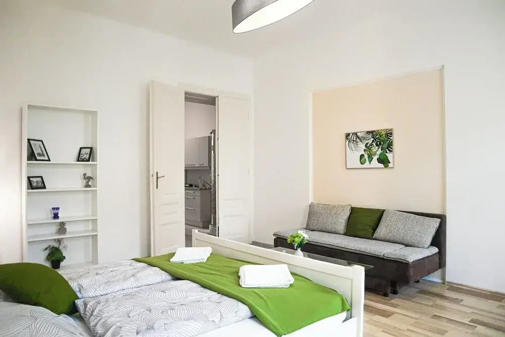 Comfort 2BR Apt Long Stay Friendly - photo 3