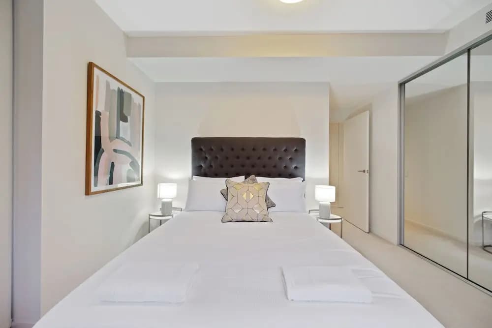 HomeHotel-Spacious Luxury Apt Next to Shopping - main photo