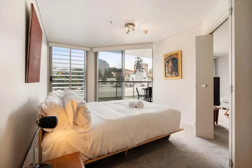 Apartment in Iconic Fingerwharf - photo 2