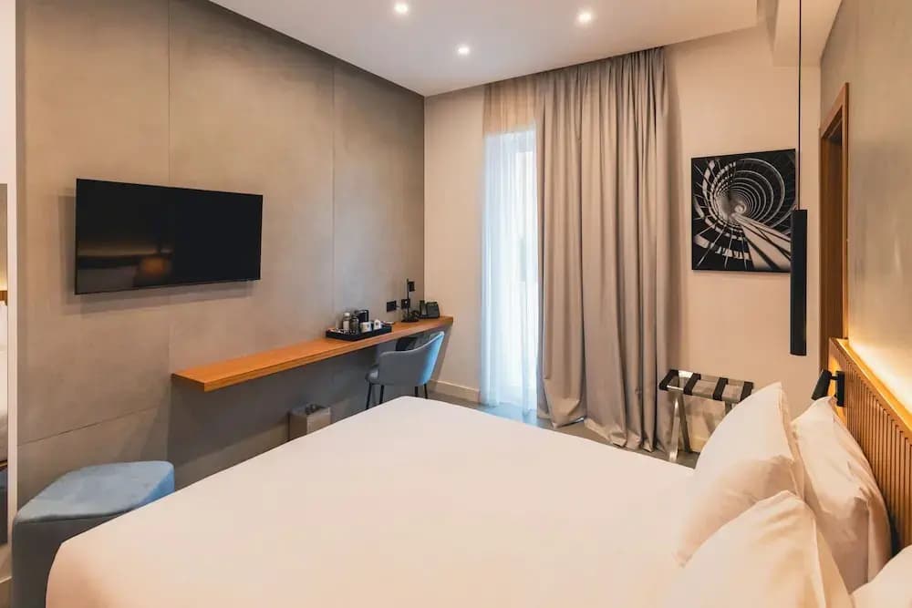 J Maluni City Hotel - photo 16