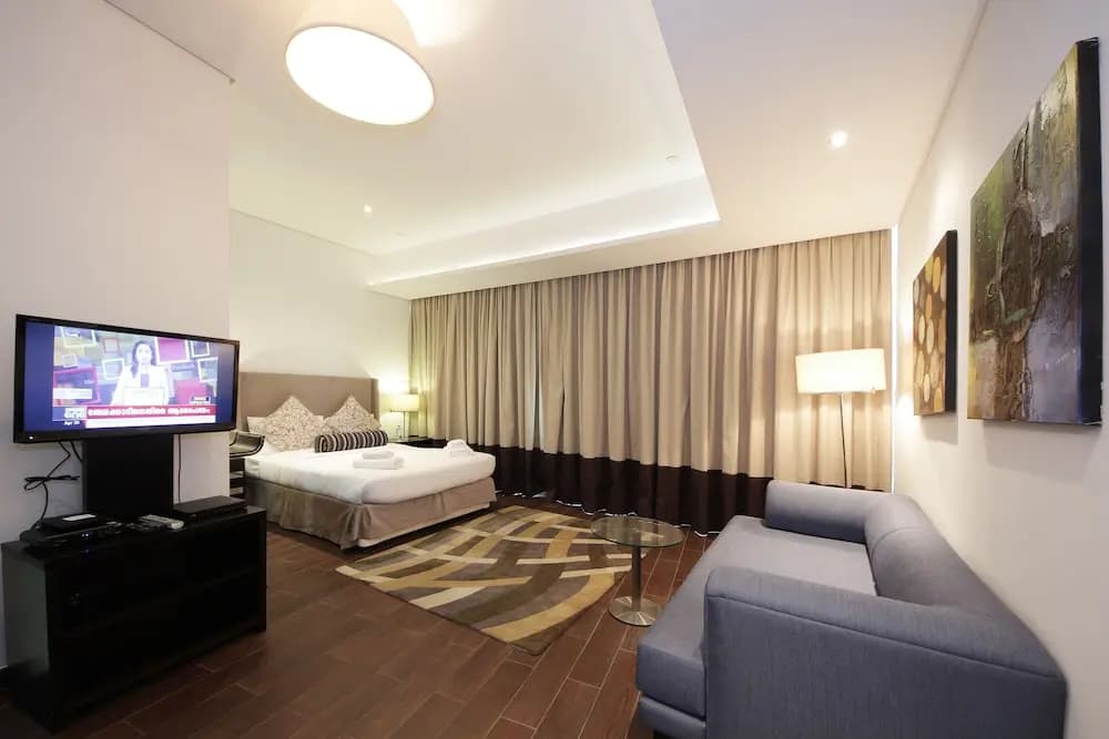 Studio Apartment in The Matrix Tower - photo 6