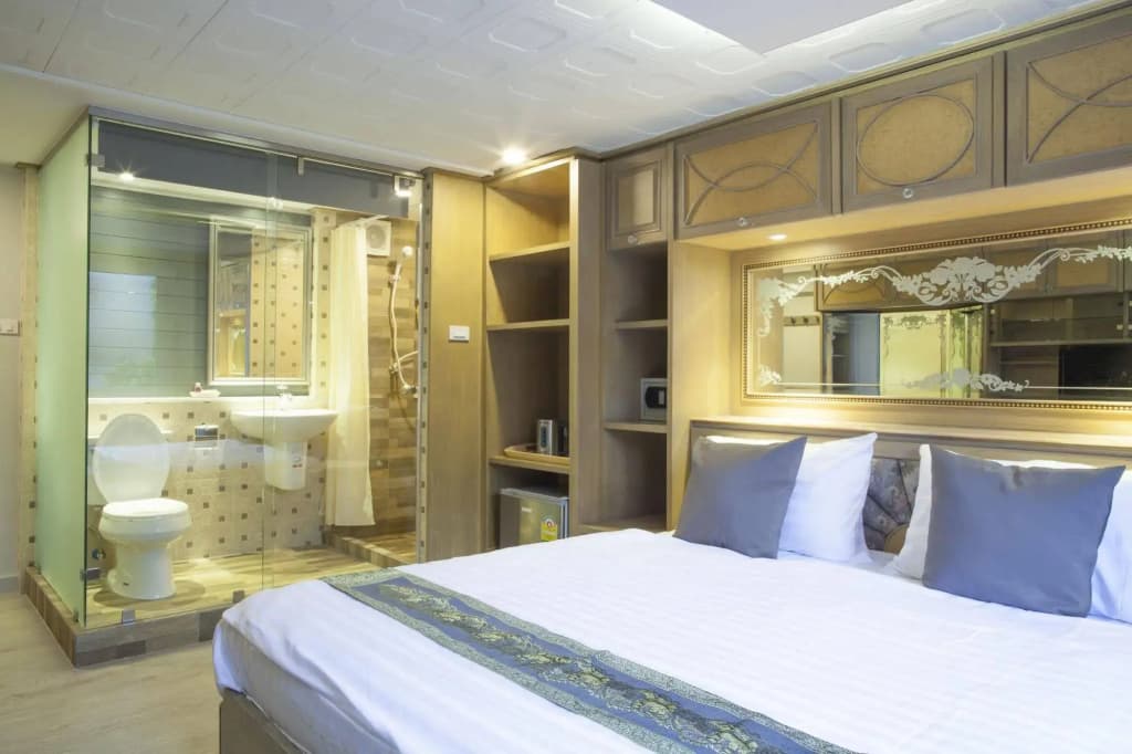 Golden Mountain Hostel - photo 4