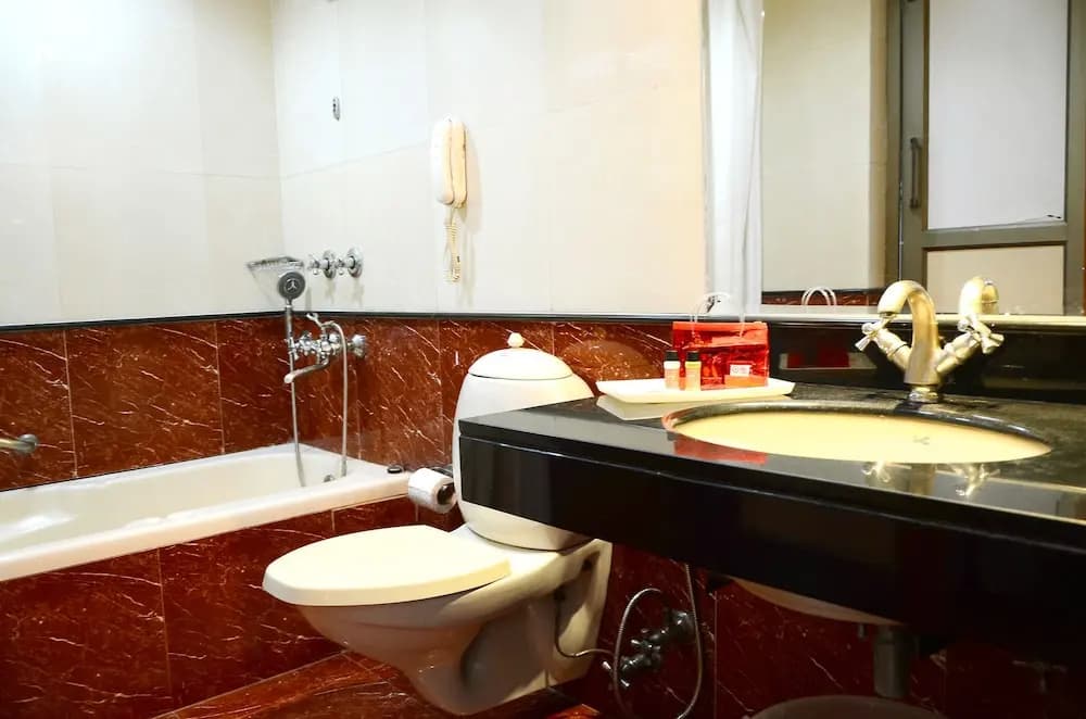 Hotel Divine Inn - photo 9