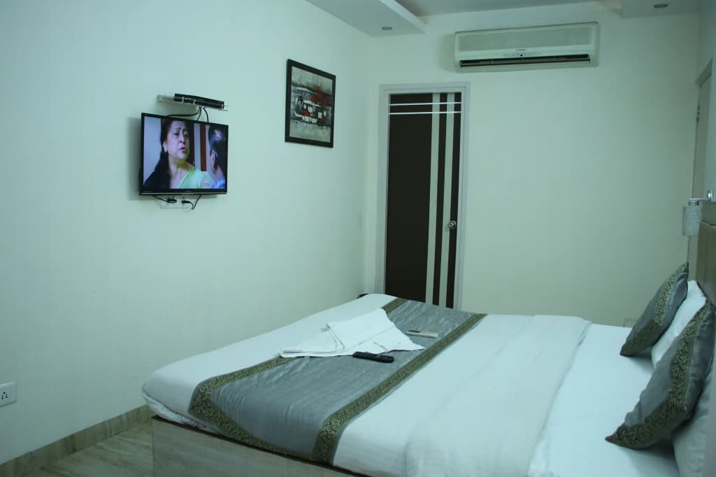 Hotel Grace at Karol Bagh - photo 3