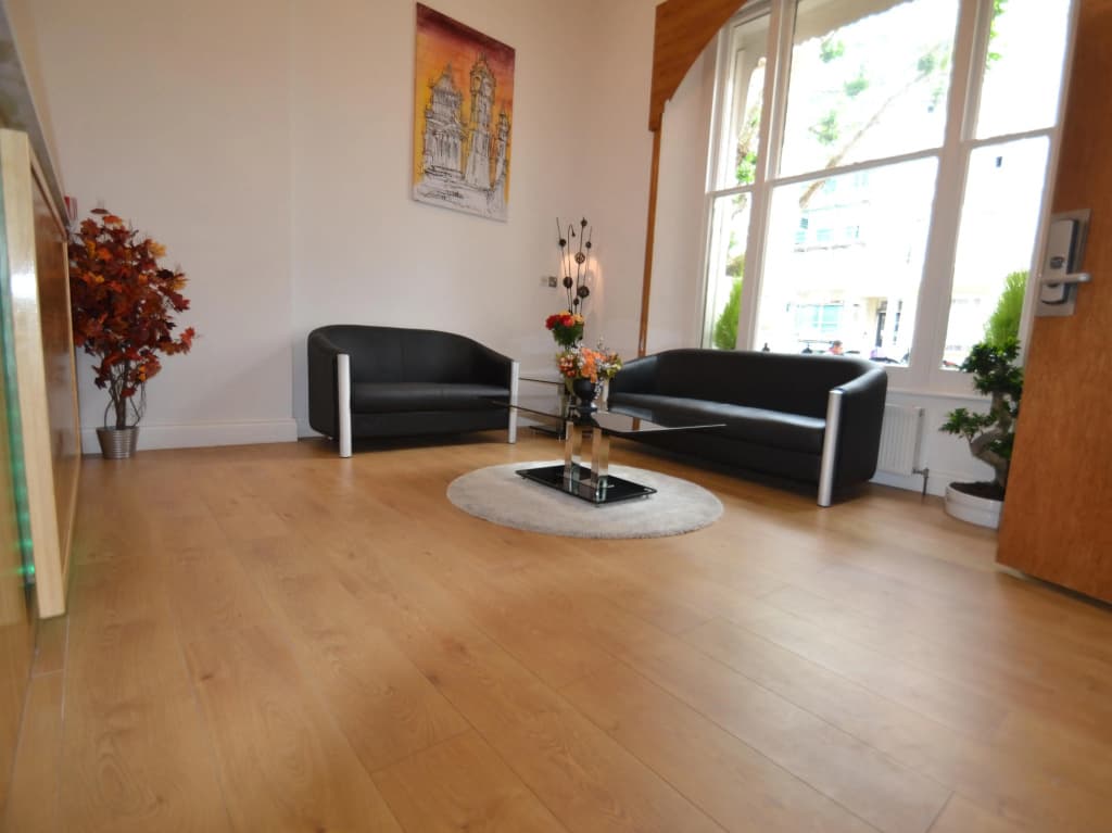 Hyde Park Suites - Apartments - photo 10
