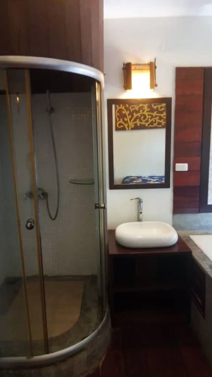 Indy Hostel at Maenam - photo 8
