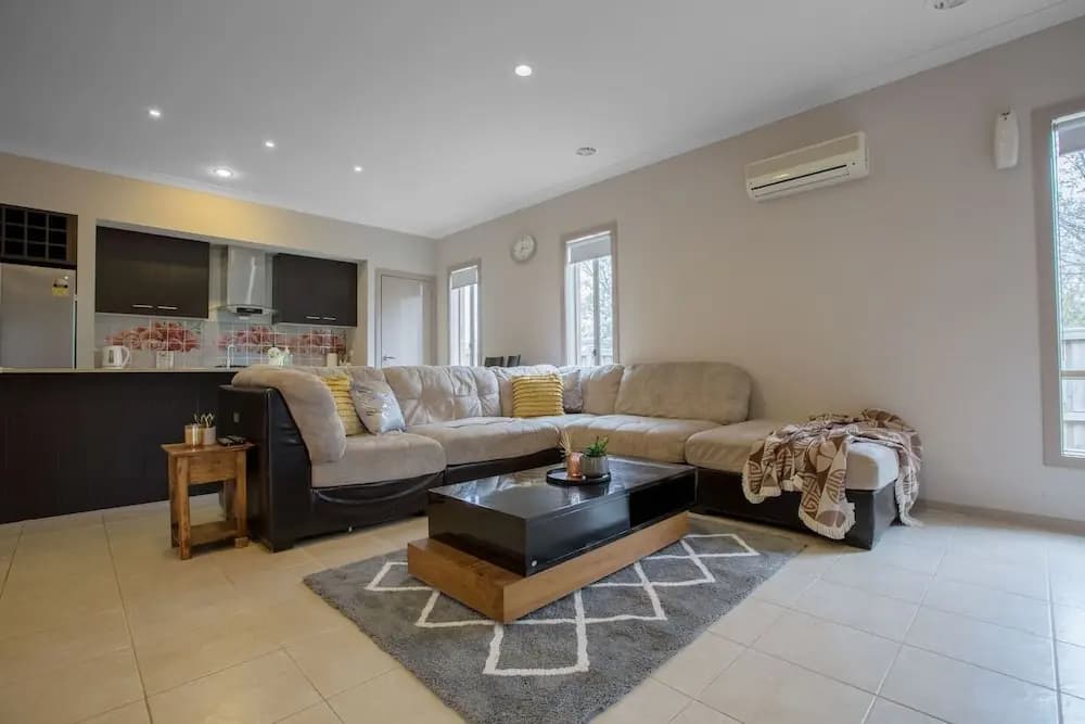 Gorgeous 4BR Home in Point Cook - photo 17