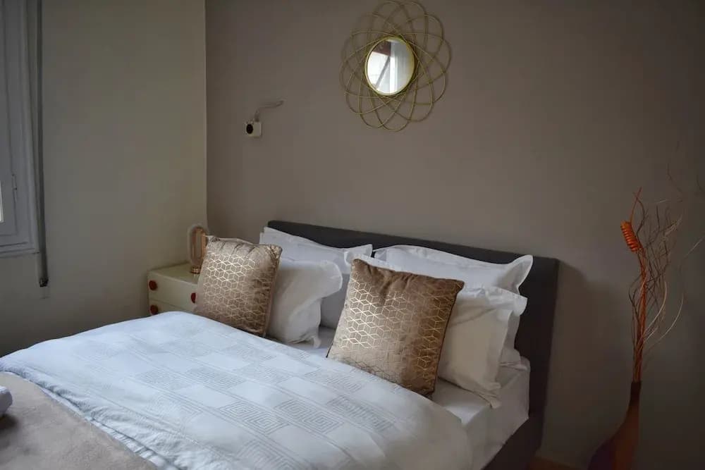 4-bedroom Athens Smart Stay - Base Rate - Extra Customisable - photo 2