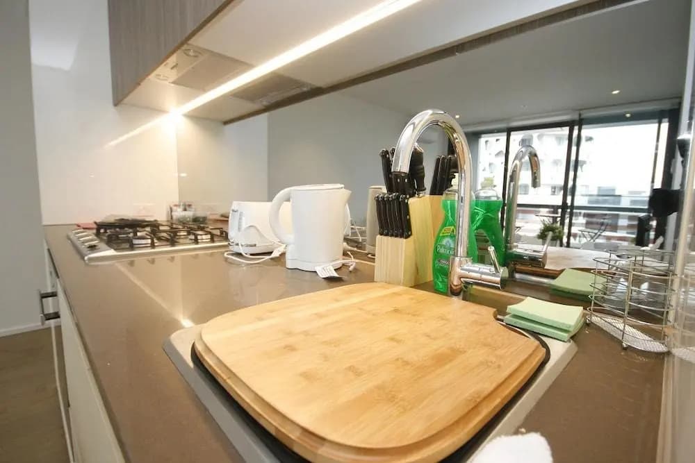Onelife Docklands Luxury Apartment - photo 17