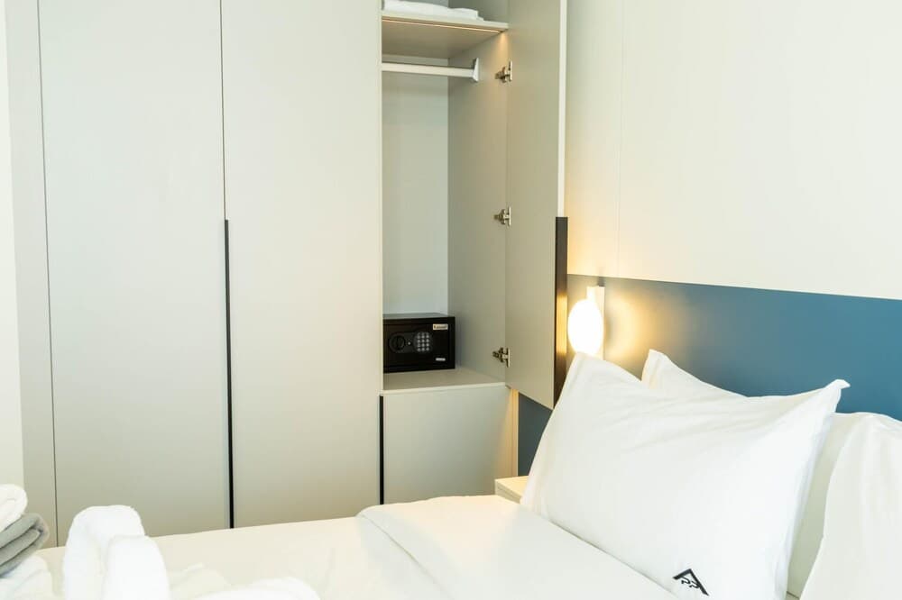 Unit 2303 Beachfront Pool-facing + Sea View - photo 24