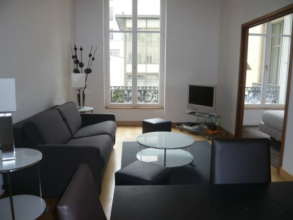 Bridgestreet Deluxe Residence Apartments - photo 6