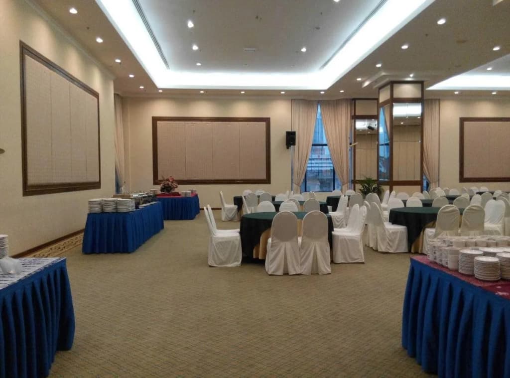 Mandarin Court Hotel - photo 17