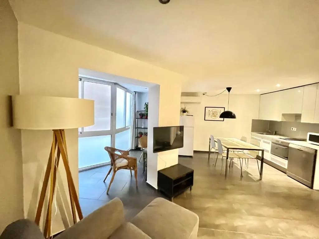 Gorgeous Apartment In Downtown - photo 2