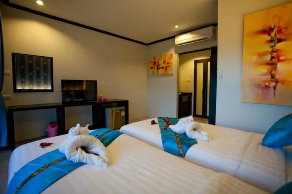 Kata Green Beach Hotel - photo 6